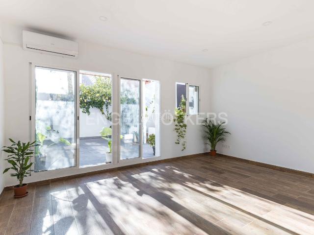 Casa adosada en venta en Prat de Llobregat El, Eixample Sud La Barceloneta. Encanto rústico urbano un refugio de calidez en la ciudad. Casas adosadas Prat de Llobregat.