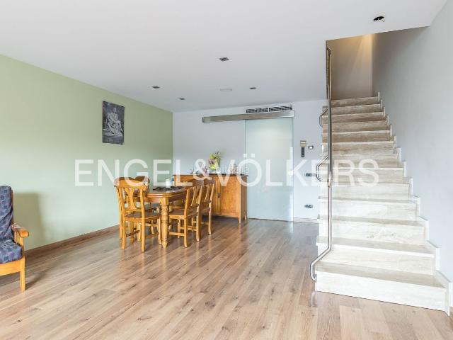 Casa en venta en Prat de Llobregat El, Estruch Eixample. Casa unifamiliar amplia y moderna en El Prat de Llobregat. Casas Prat de Llobregat.