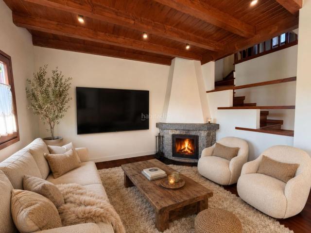 Casa en venta en Prats i Sansor. ESQUINERA EN PRATS I SANSOR JARDÍN PRIVADO Y COMUNITARIO. Casas Prats i.