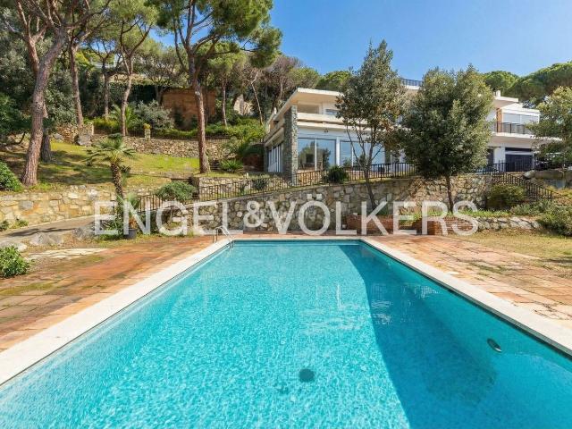 Casa en venta en Premià de Dalt. Exclusiva vivienda con vistas al mar en Premià de Dalt. Casas Premià de.