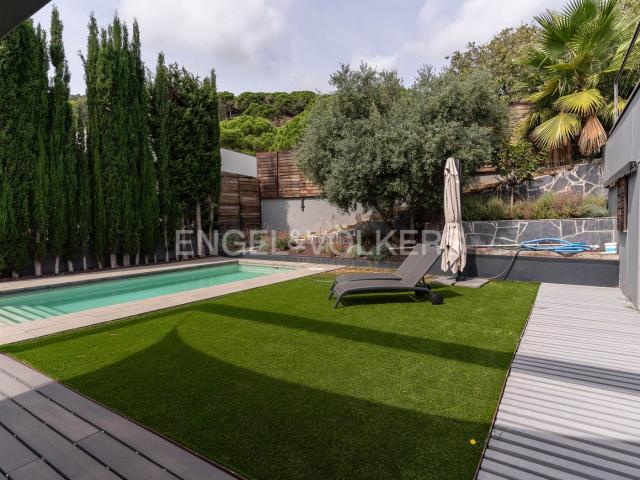 Casa en venta en Premià de Dalt. Espectacular chalet con vistas al mar. Casas Premià de.