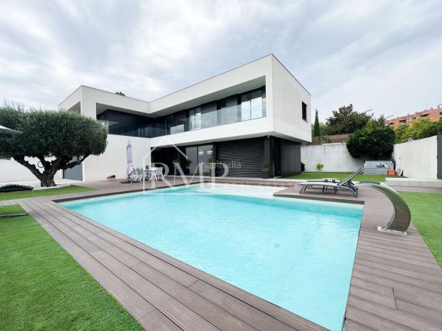 Casa en venta en Premià de Mar, Sector Est. Increíble casa de lujo en el centro del pueblo. Casas Premià de.