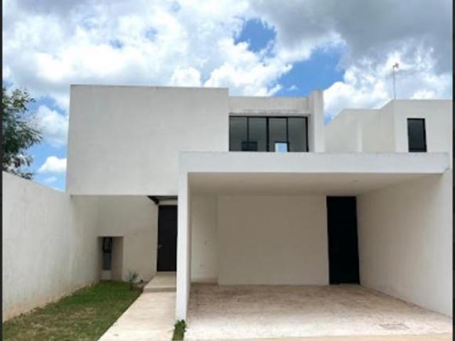 CASA EN VENTA EN PRIVADA CON AMENIDADES, MERIDA