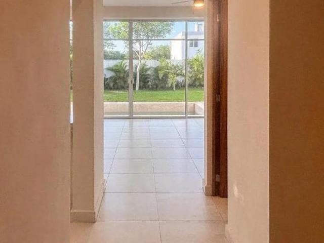 CASA EN VENTA EN PRIVADA CON AMENIDADES ZONA CONKAL