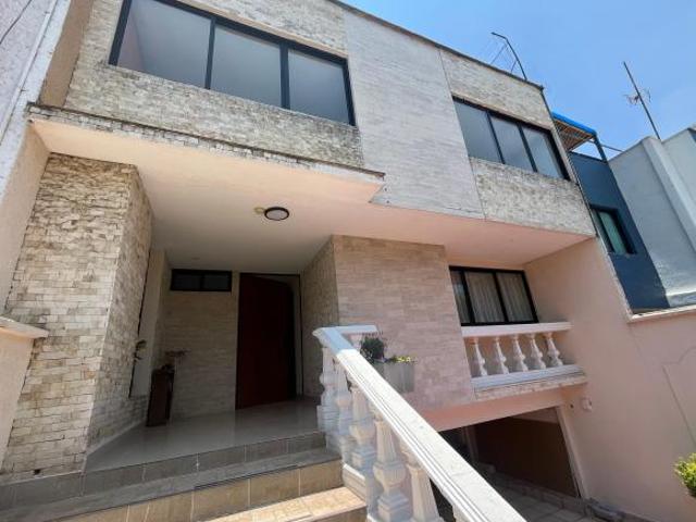 Casa en venta en privada con seguridad Paseos de Taxqueña