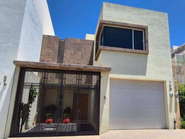 Casa en venta en privada conde Santiago de la laguna abajo