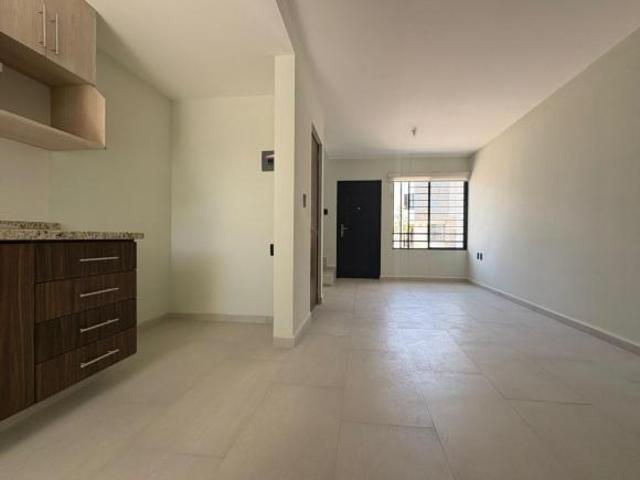 Casa en venta en privada cerca de Av. San Pedro y Valentín Amador