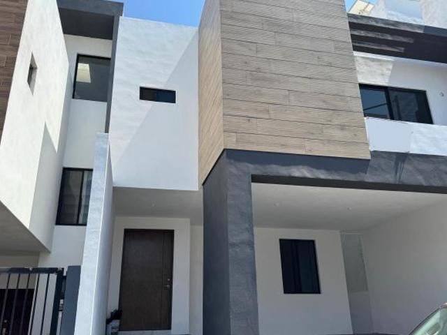 CASA EN VENTA EN PRIVADA CUMBRES ELITE MONTERREY