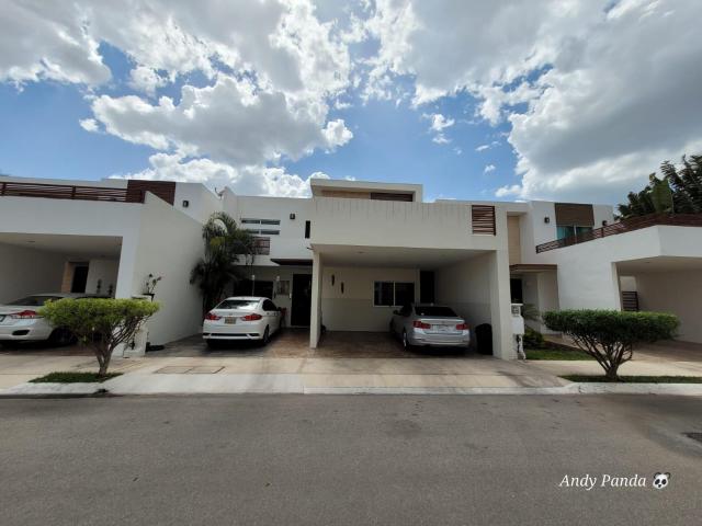 CASA EN VENTA EN PRIVADA AVENIDA YUCATÁN DE 4 RECÁMARAS