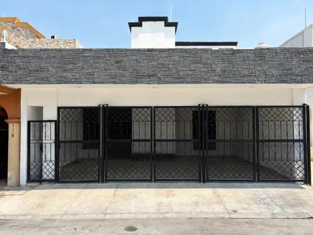 Casa en venta en privada Guayacán frente hospital Ángeles, Tabasco 2000. $4´100,000