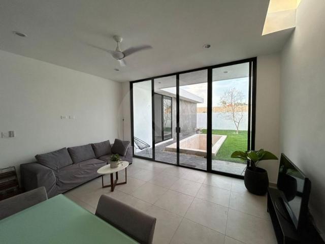 Casa en Venta en privada de CONKAL con 3 habitaciones, 3 ba?os, terraza, piscina