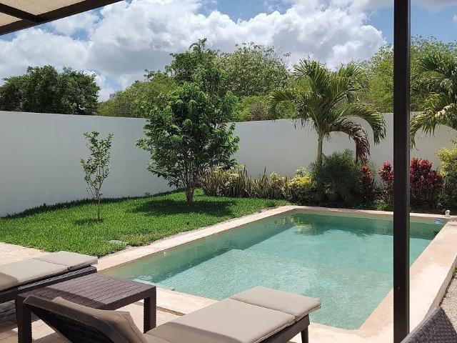 CASA EN VENTA EN PRIVADA EN CONKAL CON PANELES SOLARES