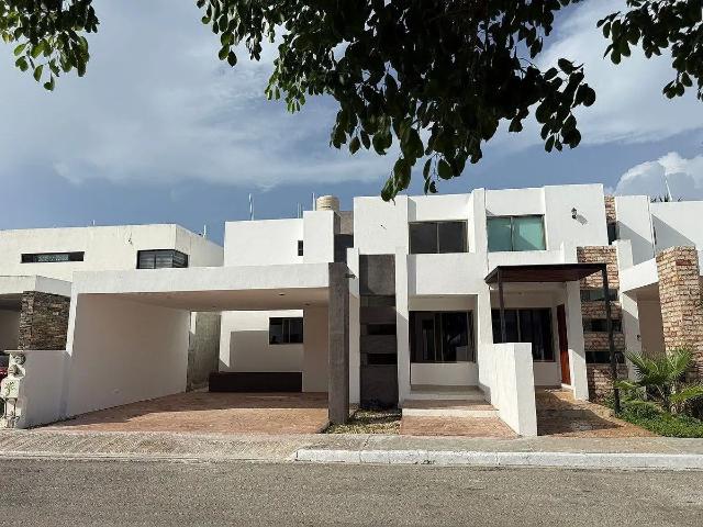 CASA EN VENTA EN PRIVADA EN CONKAL