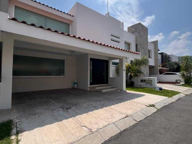 CASA EN VENTA EN PRIVADA EN CENTRO SUR QRO. 3.2