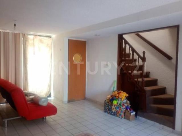 CASA EN VENTA, EN PRIVADA EN JARDINES DEL ALBA
