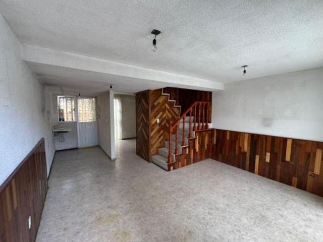 CASA EN VENTA EN PRIVADA EN SAUCES III TOLUCA