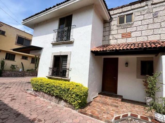 Casa en Venta en Privada sobre la Lateral de Balcones en Blvd. Morelos