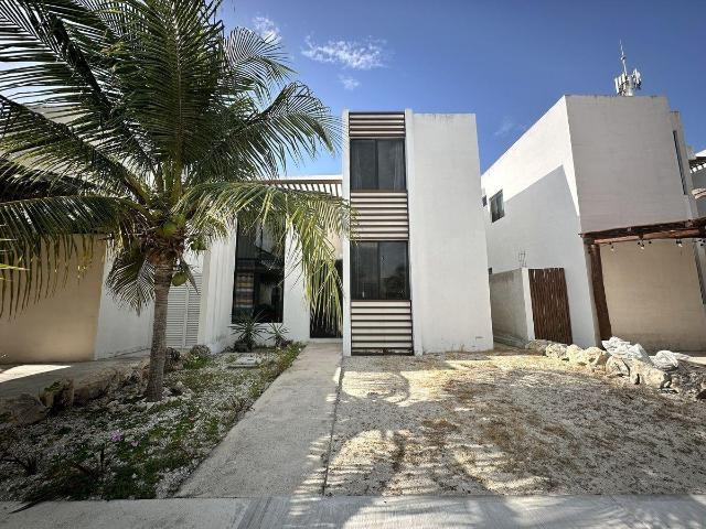 CASA EN VENTA EN PRIVADA PUERTO LINDO CHELEM
