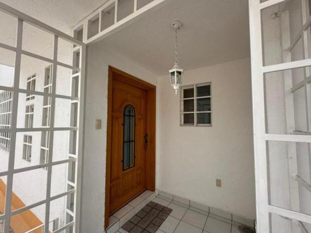 Casa en Venta en Privada, Querétaro – A 3 Min. del Tec de Monterrey, Oportunidad de Inversión