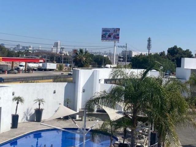 CASA EN VENTA EN PRIVADA RECIEN REMODELADA EN JARDINES DE LA HACIENDA QUERETARO