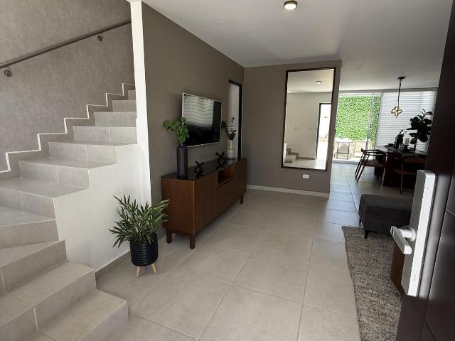 Casa en Venta en Privada Zekkei