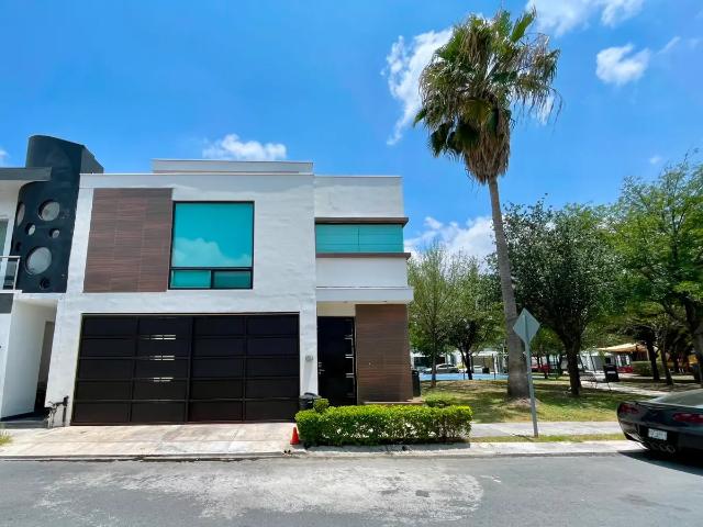 CASA EN VENTA EN PRIVADAS DE ANAGUAC, SECTOR IRLANDES