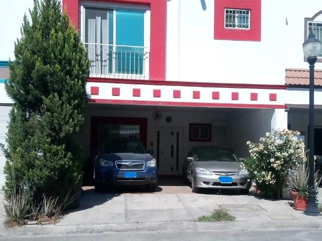 Casa en venta en Privadas de Cumbres, Monterrey 3 recámaras, jardín y seguridad
