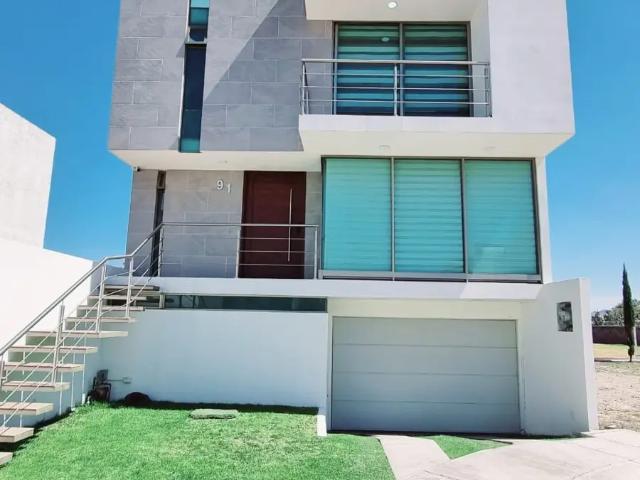 CASA EN VENTA EN PRIVADAS DE LA HERRADURA PACHUCA