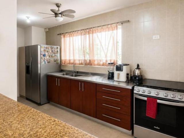 Casa en Venta en Privadas la Huasteca, Santa Catarina