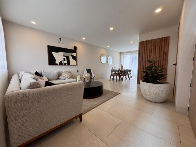 CASA EN VENTA EN PRIVANZAS LEON GTO UBICADO DETR?S DEL COLEGI? SUBIR?