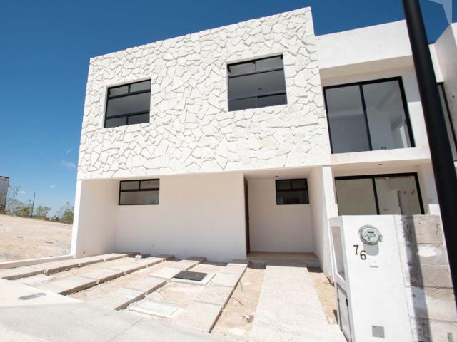 Casa en venta en Querétaro – 3 recámaras + estudio en Capital Sur, jardín privado y casa club, se ac