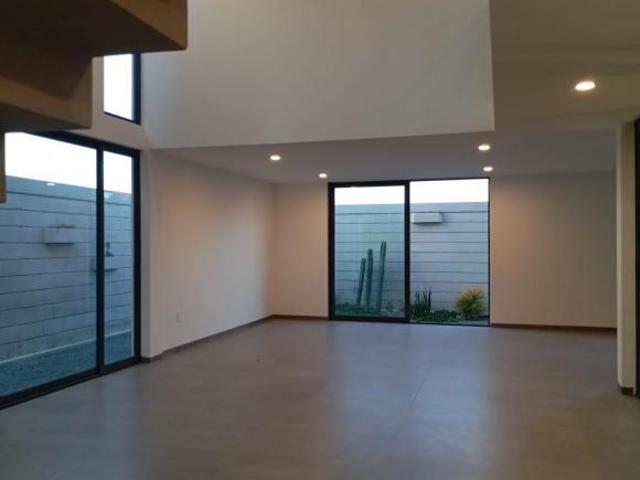 Casa en VENTA en Querétaro ¡Fraccionamiento Mallorca Residencial, Privada con alberca!