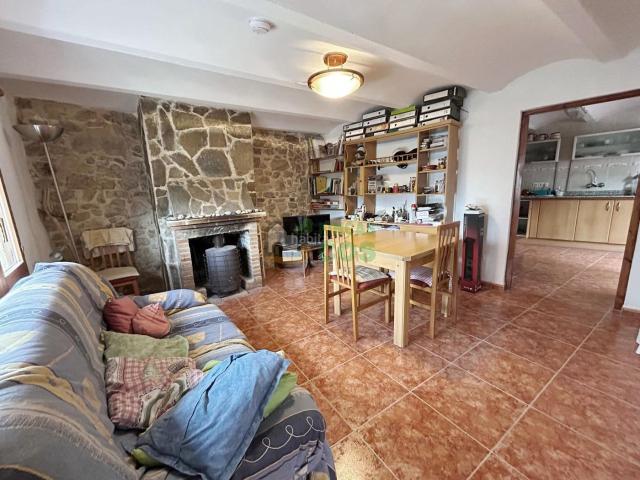 Casa en venta en Querol. CASA en venta en un pueblo encantador en el limite del Alt Penedes, rodeada de bosques y viñedos. Casas.
