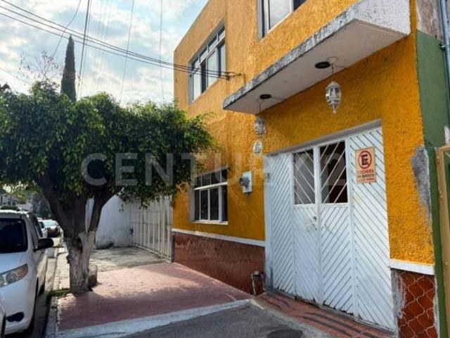 Casa En Venta En Quinta Velarde, Guadalajara