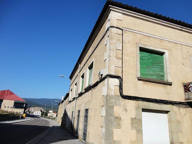 Casa en venta en Quintanar de la Sierra. Edificio en Quintanar de la Sierra Burgos. Casas Quintanar de la.