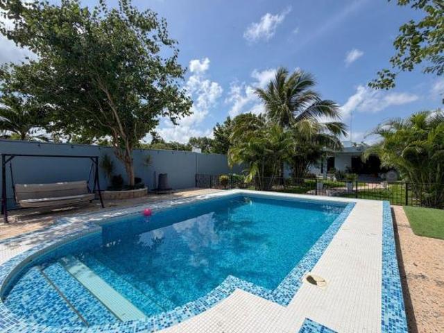 CASA EN VENTA EN QUINTAS DE BASPUL CON 768 M² DE TERRENO, ALBERCA Y AMPLIOS JARDINES