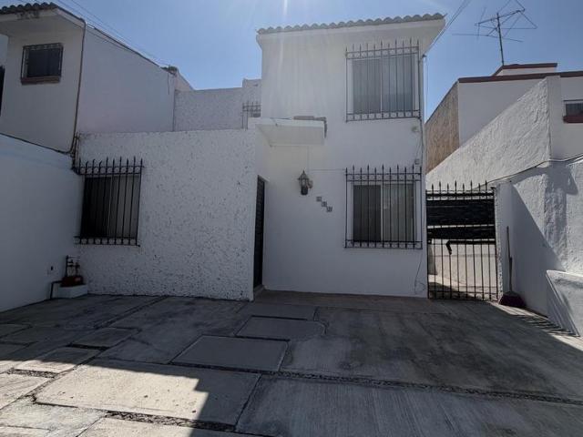 CASA EN VENTA EN QUINTAS DEL MARQUES CENTRO DE QUERETARO