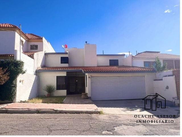 CASA EN VENTA EN QUINTAS DEL SOL CON ESTUDIO Y CUARTO DE SERVICIO