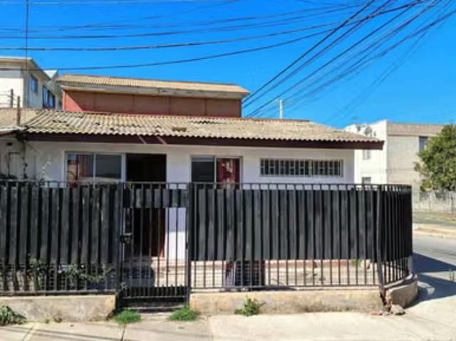Casa en Venta en Quillota Casa Esquina 1455 | dormitorios por 64000. 00 en Quillota