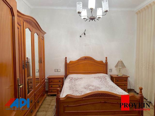 Casa en venta en Quismondo. Casa de pueblo con amplio patio privado, 3 dormitorios y garaje en Quismondo. Casas.