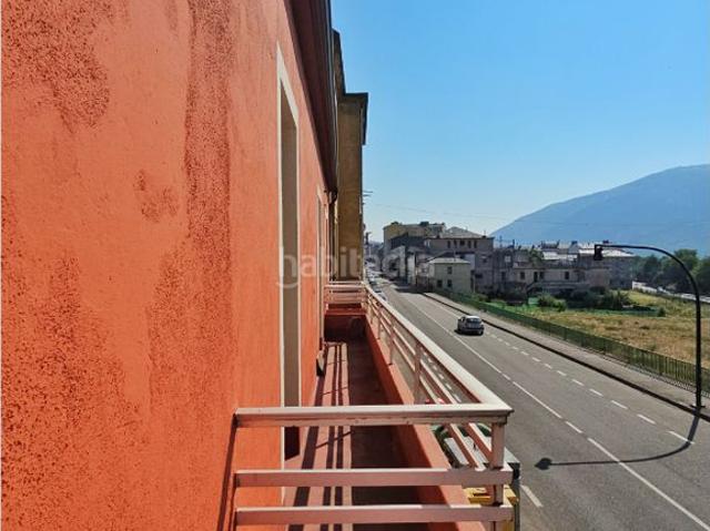 Casa en venta en Rúa A. Casa racionalista para restaurar na Rúa Valdeorras · Vistas ao Encoro de San Martiño. Casas Rúa.