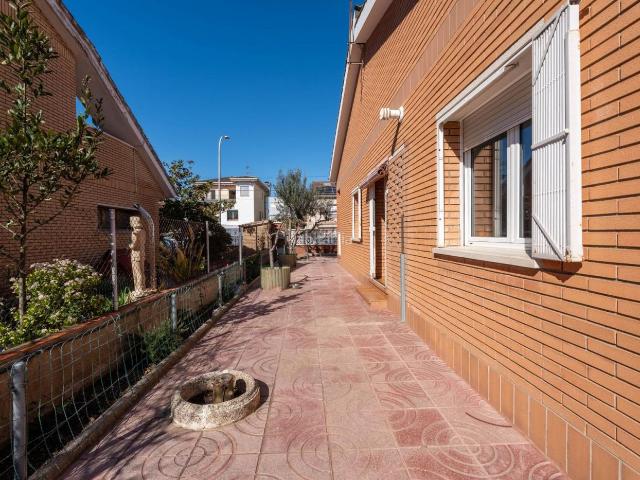 Casa en venta en Rubí, Ca n´Oriol. Casa en venta en Can Roses, 3 dormitorios. Casas.