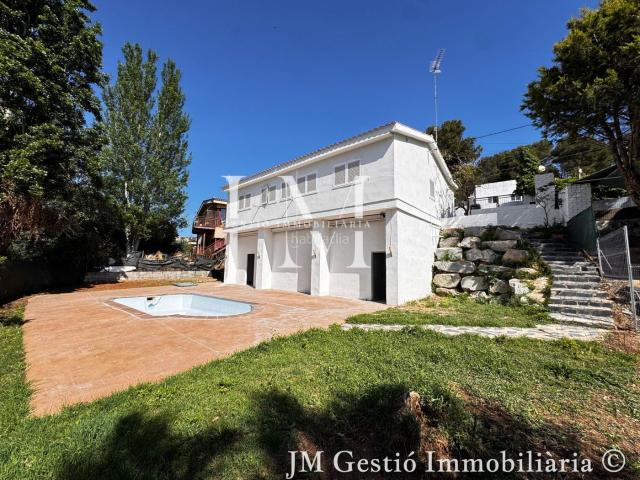 Casa en venta en Rubí, Castellnou Can Mir Can Solà. Bonita Casa con jardín y piscina y en Castellnou Rubí. Casas.