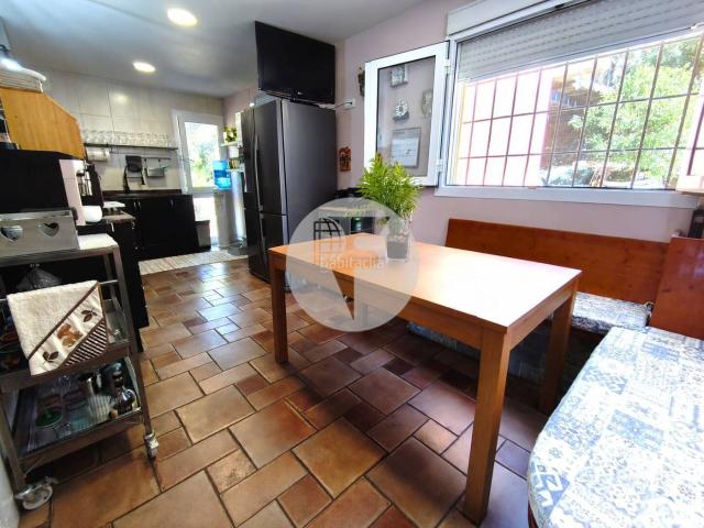 Casa en venta en Rubí, Castellnou Can Mir Can Solà. Casa en Rubí con 800 m de jardín, piscina, privacidad y posibilidad de 2 viviendas. Casas.