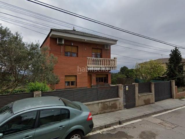 Casa en venta en Rubí, Castellnou Can Mir Can Solà. Casa unifamiliar con amplia parcela, excelente potencial y privacidad en Rubí. Casas.