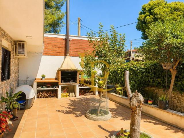 Casa en venta en Rubí, Castellnou Can Mir Can Solà. ESPECTACULAR CASA EN VENTA DOS VIVIENDAS CON JARDIN. Casas.