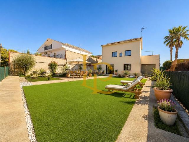 Casa en venta en Rubí, Castellnou Can Mir Can Solà. PRECIOSA CASA A CUATRO VIENTOS CON UN ESPECTACULAR JARDÍN Y GARAJE EN RUBÍ. Casas.