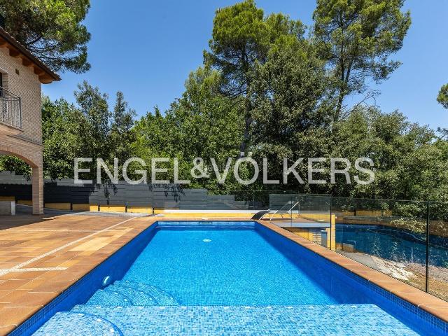 Casa en venta en Rubí, Castellnou Can Mir Can Solà. Tranquilidad y entorno natural a 25 minutos de Barcelona villa independiente con jardín y espacios de gran amplitud. Casas.