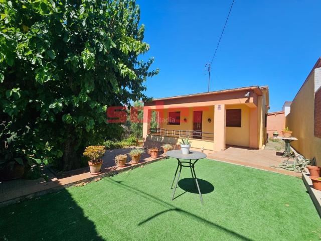 Casa en venta en Rubí, Els Avets Can Serrafossà Ximelis. Casa unifamiliar amb jardí en dues parcelles: habitatge + parcella edificable amb un gran potencial. Casas.