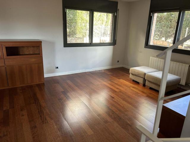 Casa en venta en Rubí, Els Avets Can Serrafossà Ximelis. Chalet en Els Avets Rubí 239 m2 construidos, luz natural, vistas despejadas y garaje para 4 coches. Casas.